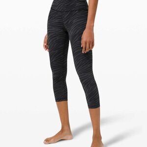 lululemon Align Crop 21" - Le Tigre Camo Deep Coal Multi - Size 4